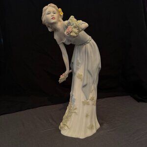 Summer's Darling - by Royal Doulton